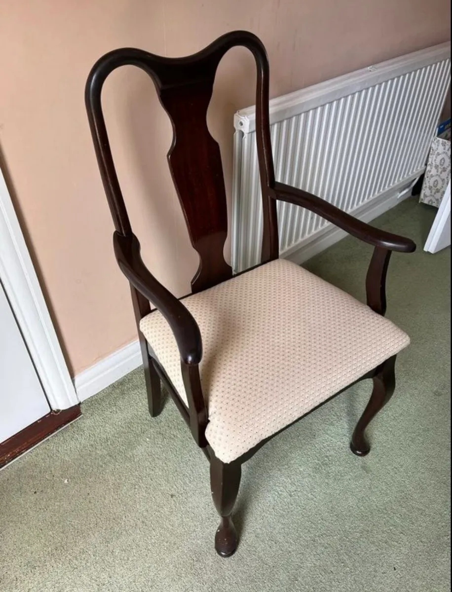 Mahogany extendable dinning table & 6 chairs - Image 4