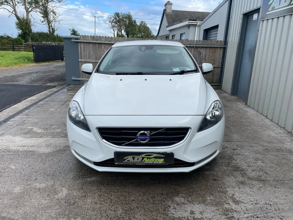 Volvo v40 - Image 3