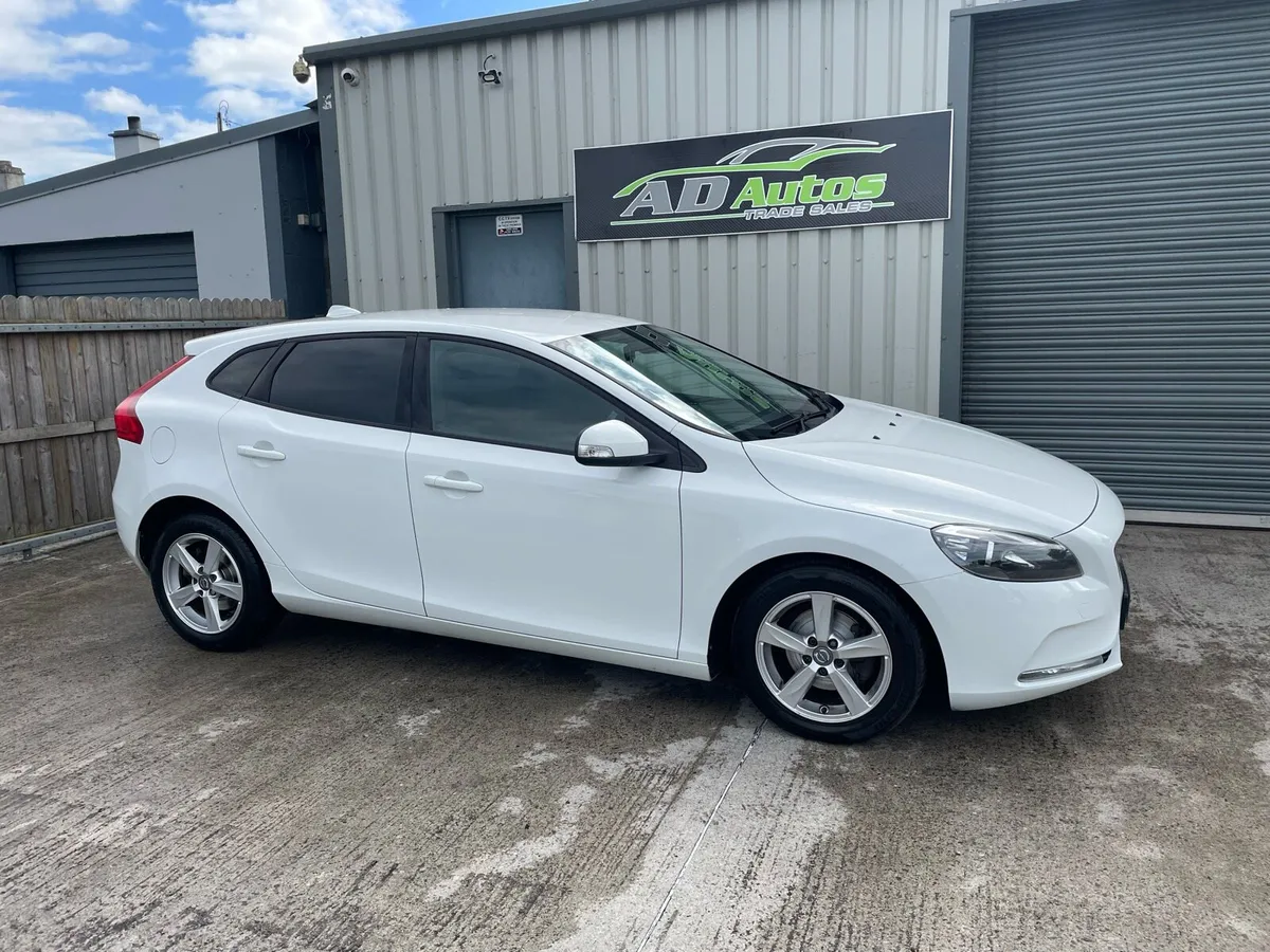 Volvo v40 - Image 4
