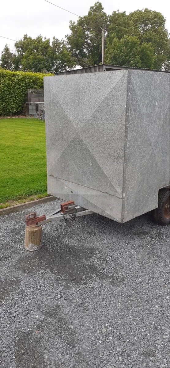 Trailer - Image 1