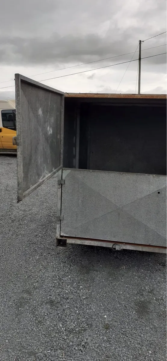 Trailer - Image 2