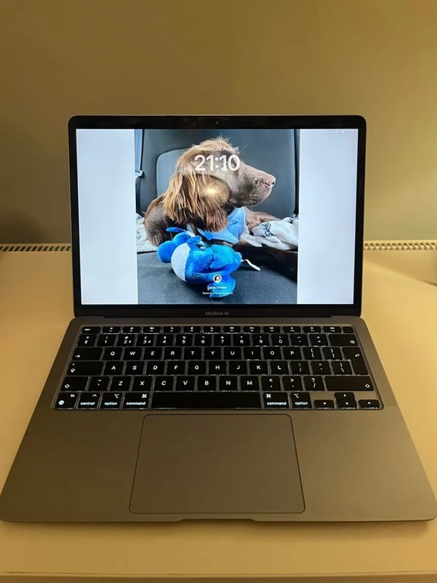 Macbook Air 13" - Image 1