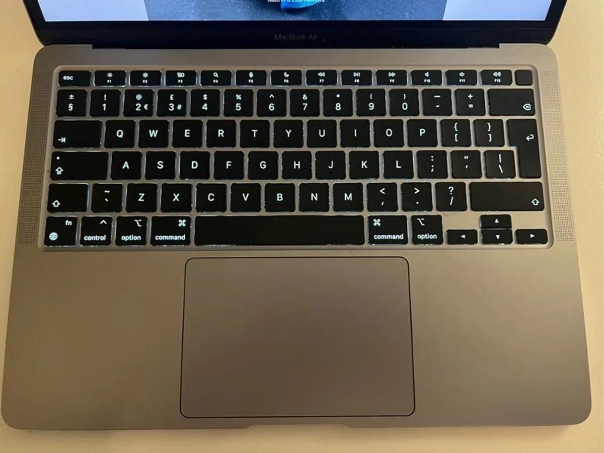 Macbook Air 13" - Image 4
