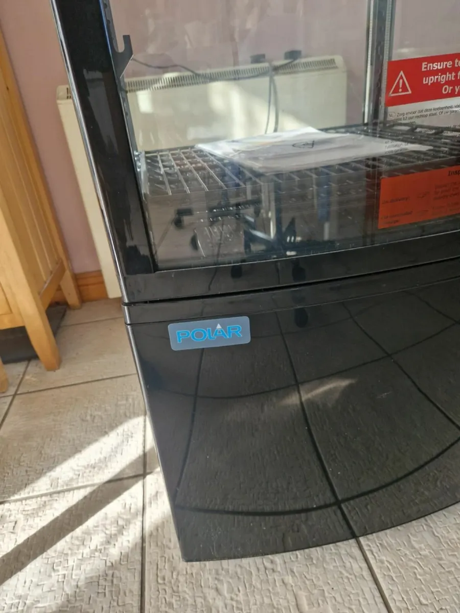 Polar DP289 Curved Glass Display Fridge – 235L - Image 3