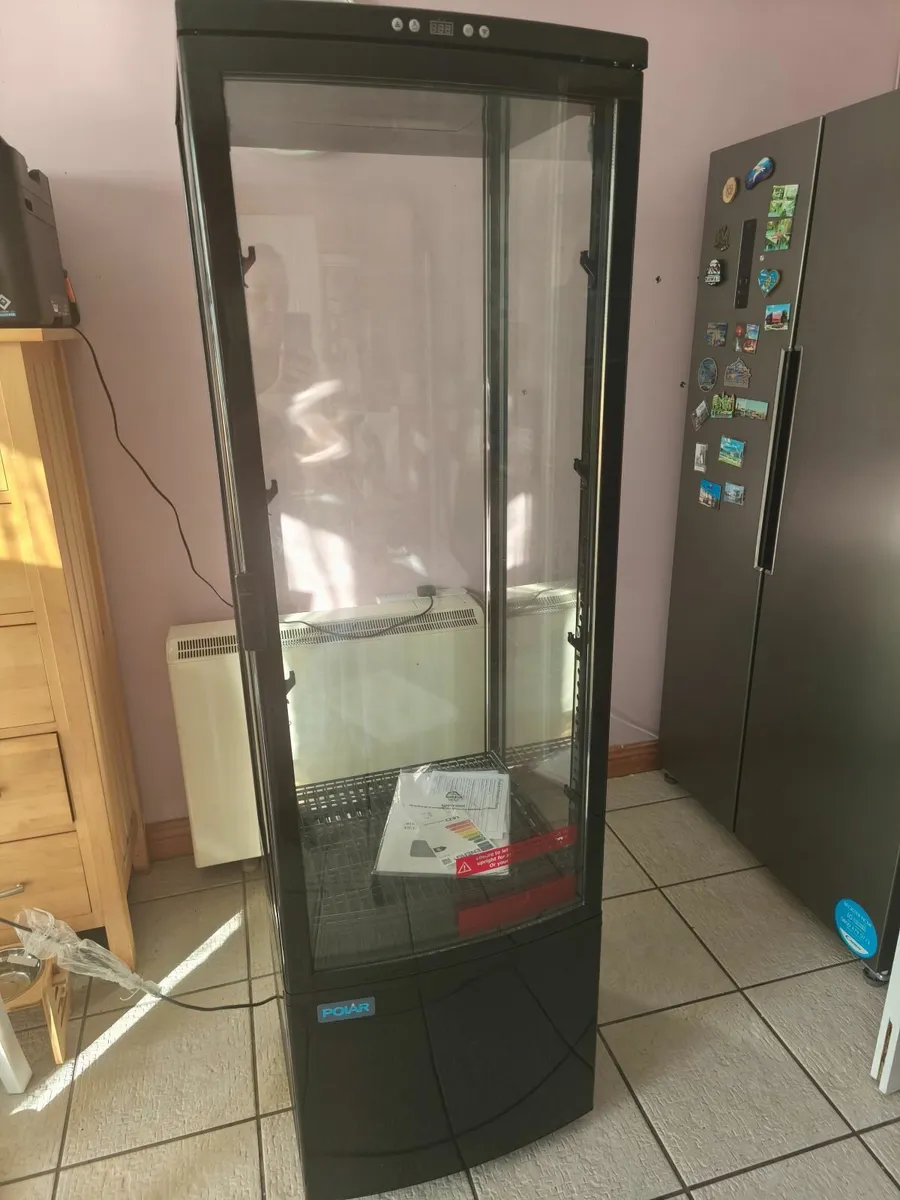 Polar DP289 Curved Glass Display Fridge – 235L - Image 4