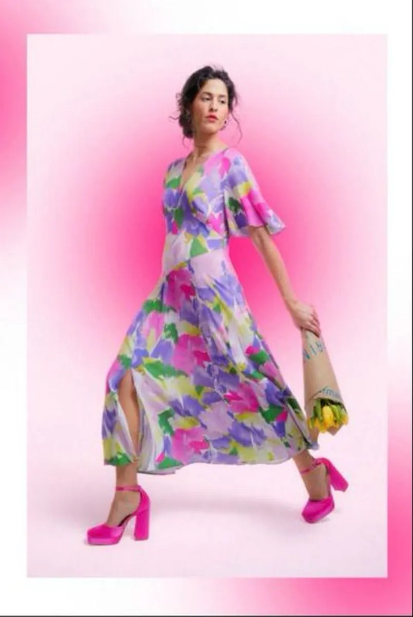 BRAND NEW Ladies Floral Dress: Size 10 and 12 - Image 1