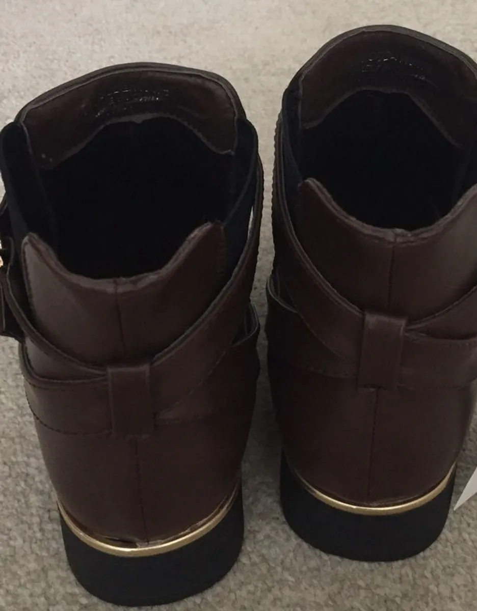 BRAND NEW Ladies Brown Boots: Size 5 - Image 3