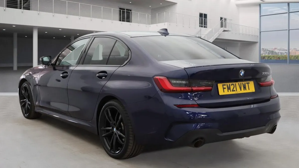 212 BMW 330E  MSPORT PRO EDITION - Image 3