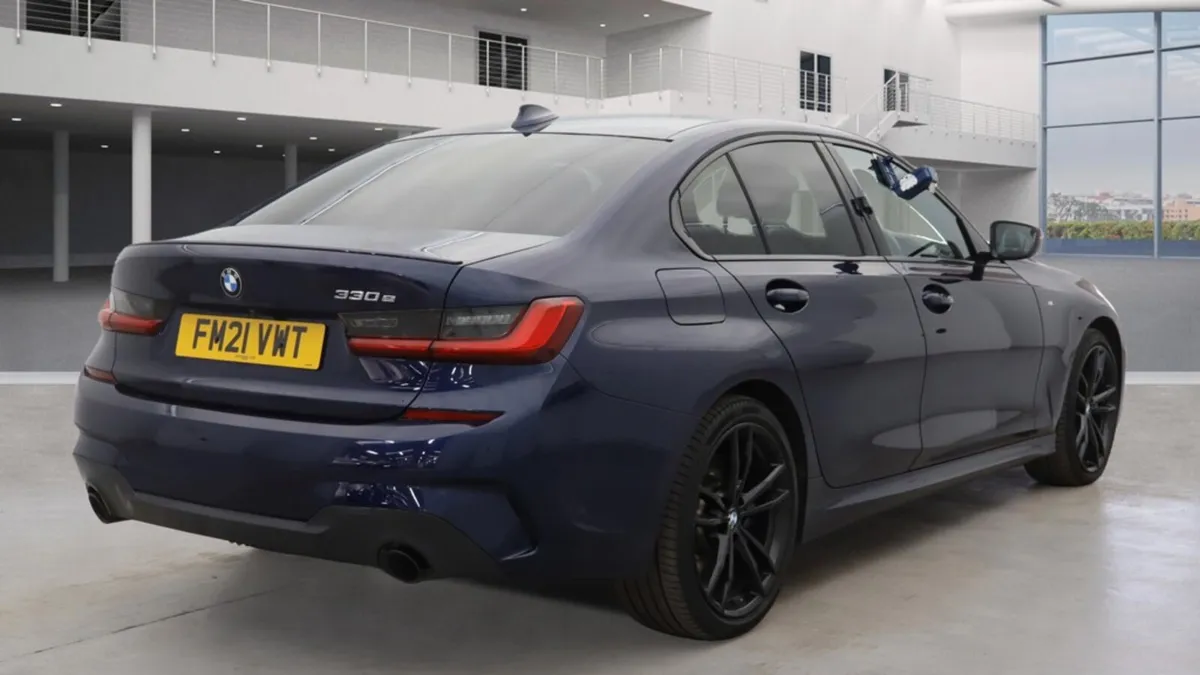 212 BMW 330E  MSPORT PRO EDITION - Image 4