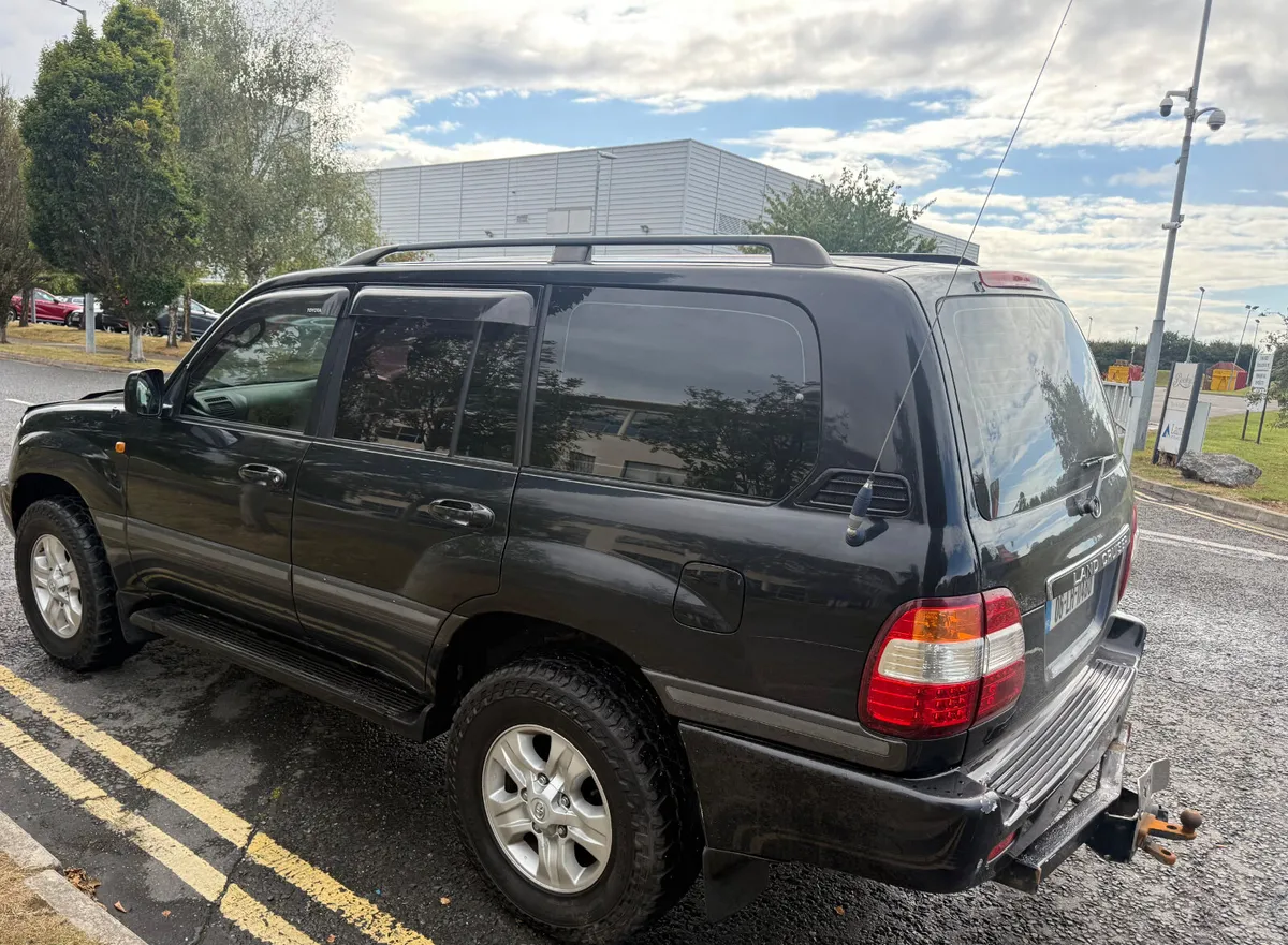 Toyota Land Cruiser 2006 Crew Cab - Image 3