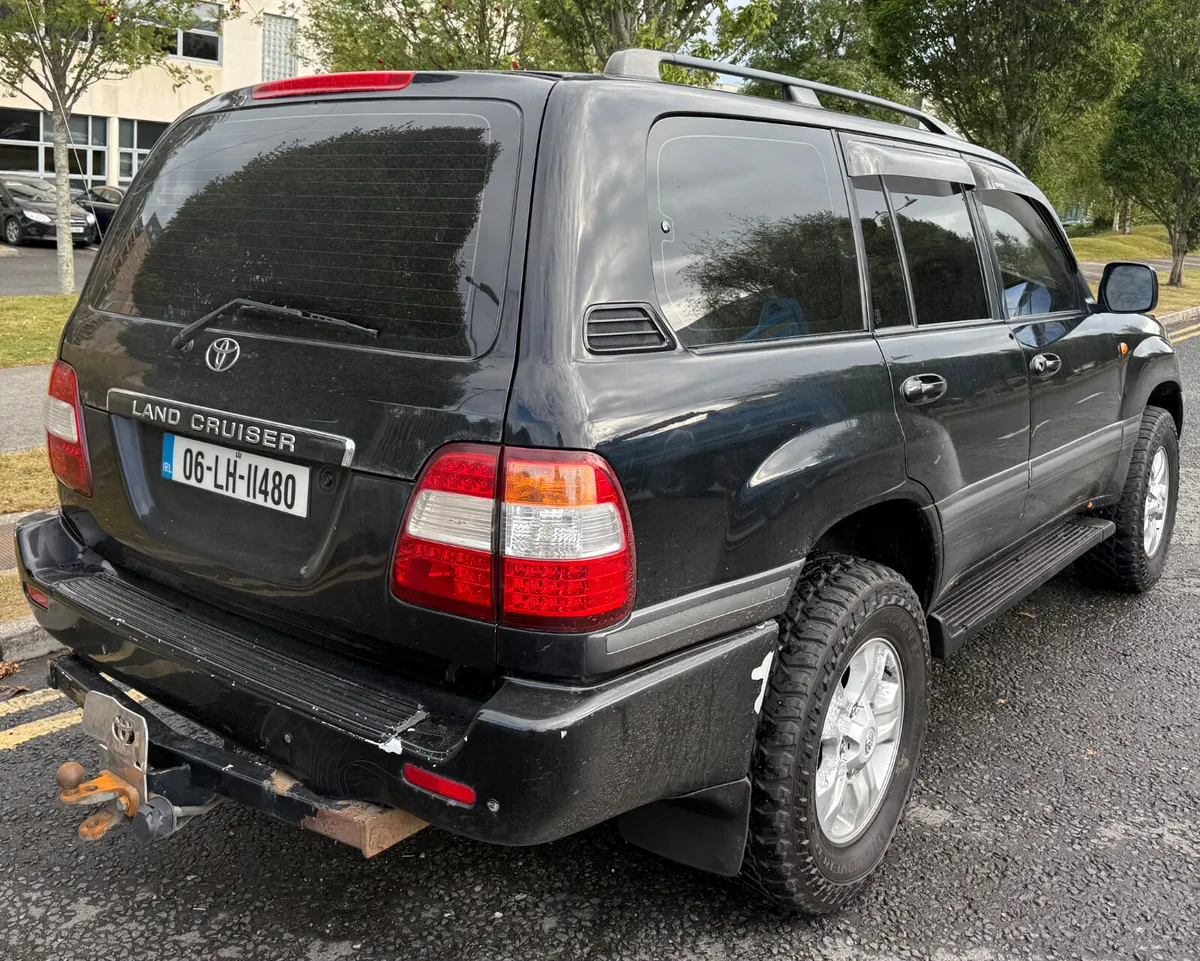 Toyota Land Cruiser 2006 Crew Cab - Image 2