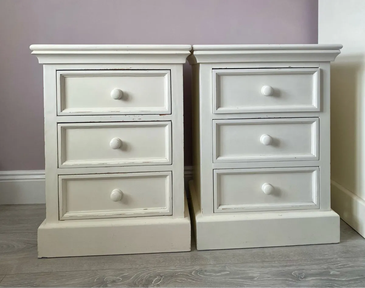 Beautiful Wardrobe, Drawer and Side Locker set. - Image 3