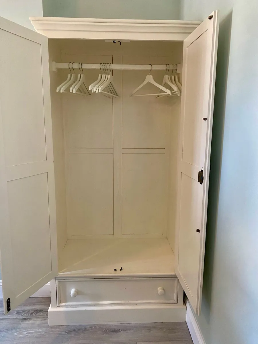 Beautiful Wardrobe, Drawer and Side Locker set. - Image 4