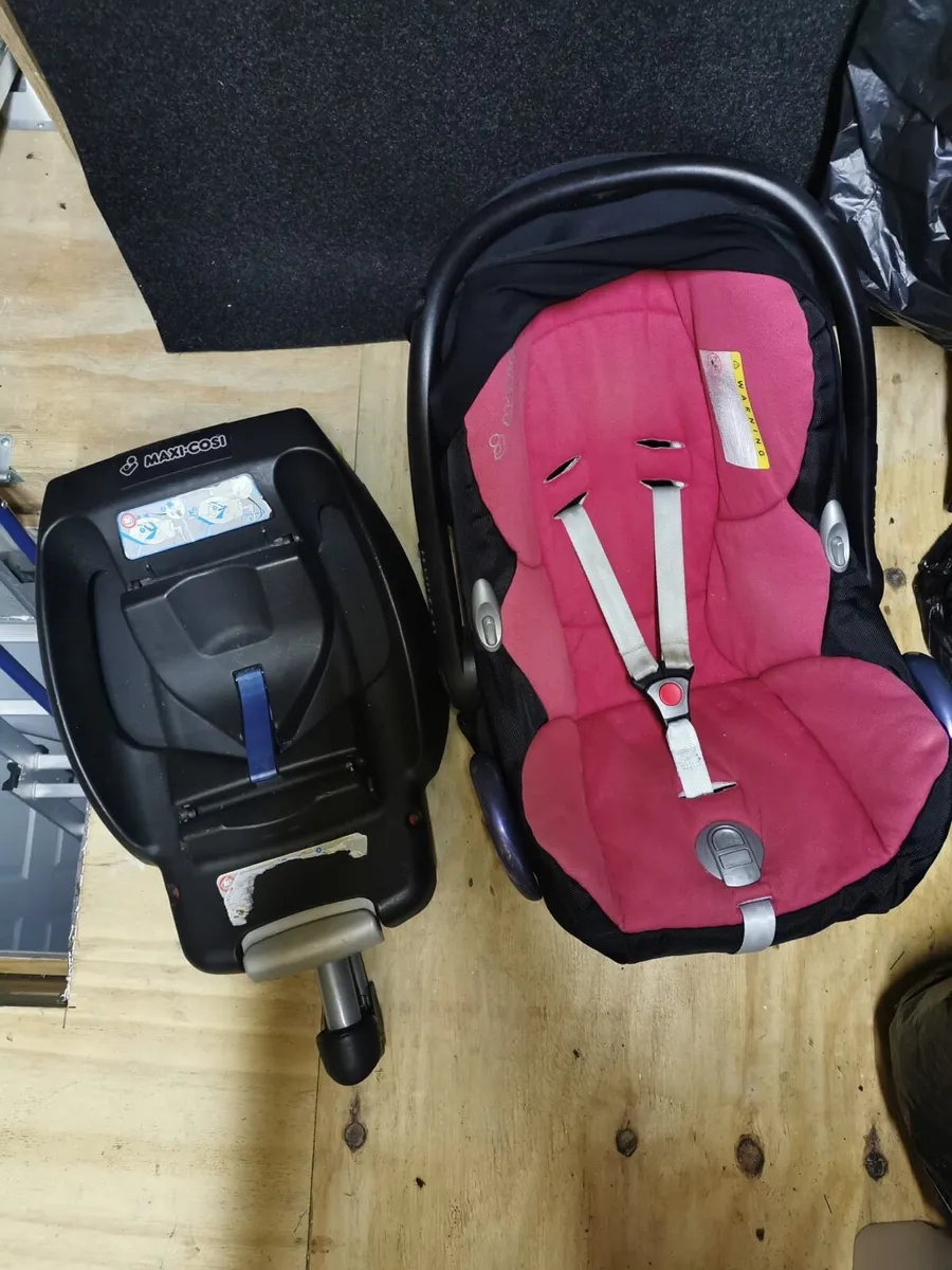 Car seats - Maxi Cosi, Isofix & Mothercare seat - Image 2