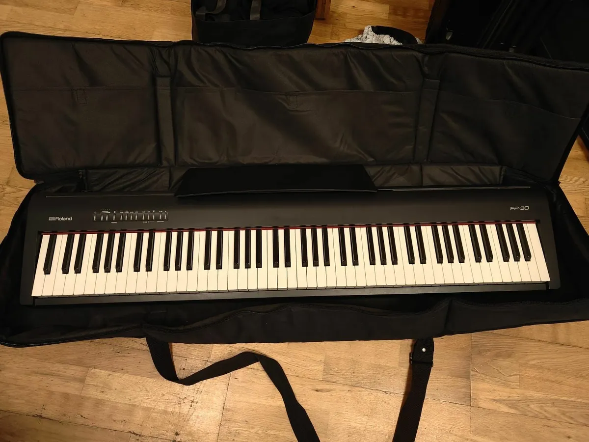 Digital piano - Roland FP 30 + stand + stool + bag - Image 1