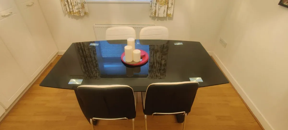 Kitchen table - Image 1