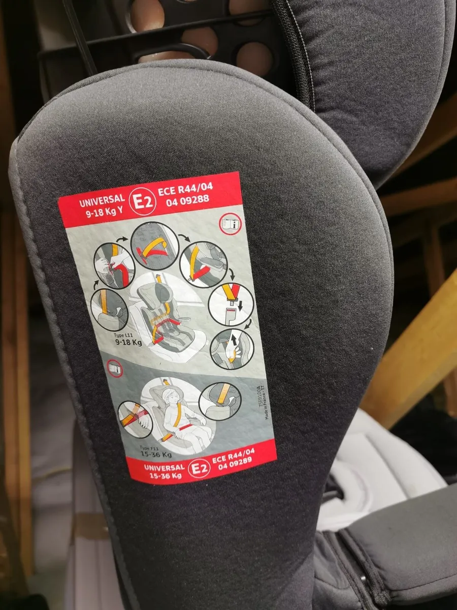 Car seats - Maxi Cosi, Isofix & Mothercare seat - Image 3