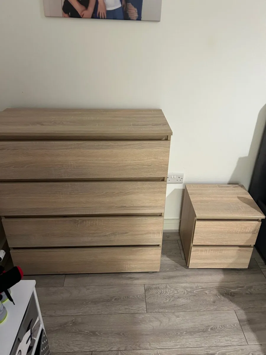 Chester drawers and 2 bed side lockers - Image 3