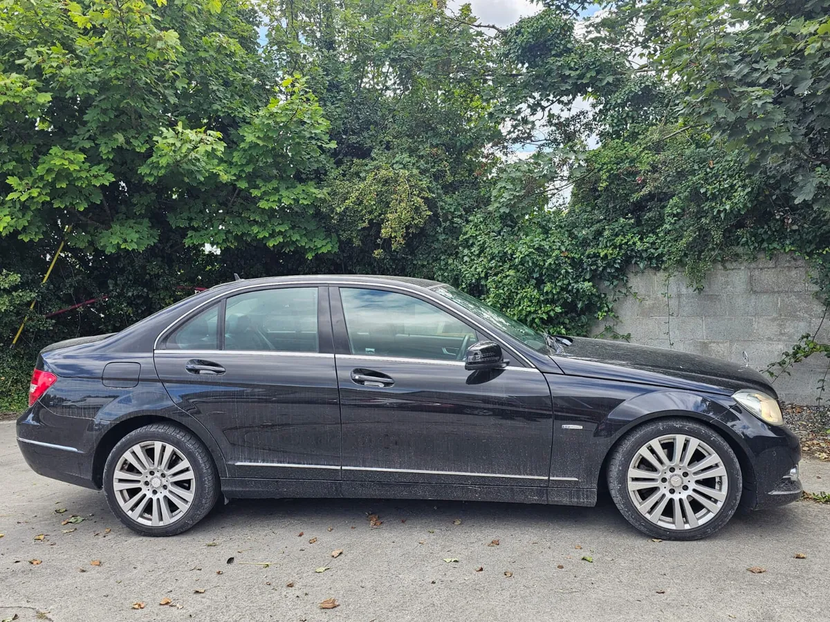 Mercede C-Class 2011 diesel €2900 no offers - Image 4