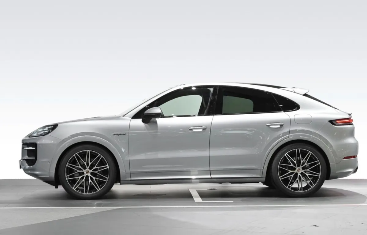 242 Porsche Cayenne E-Hybrid Huge Spec - Image 4