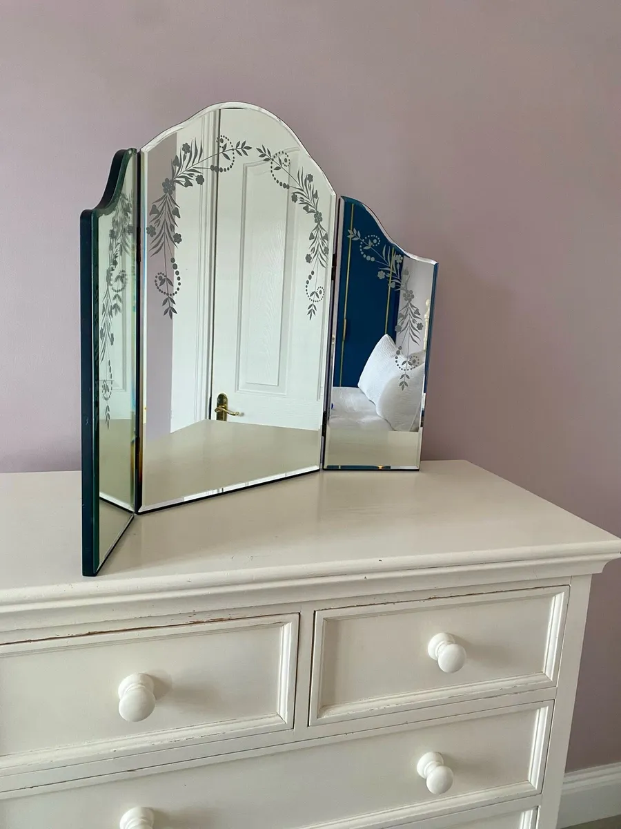 Laura’s Ashley Vanity Mirror - Image 1