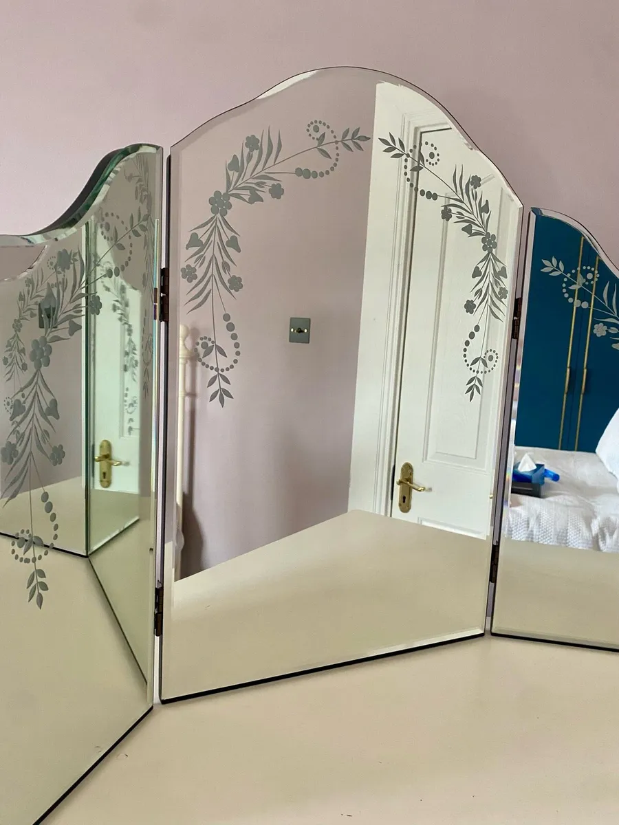 Laura’s Ashley Vanity Mirror - Image 3