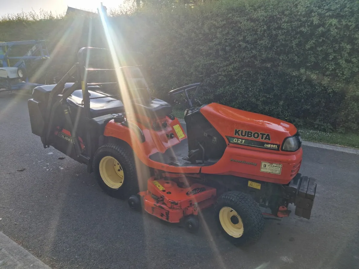 Kubota high tip ride on mower lawnmower 300 hrs - Image 4