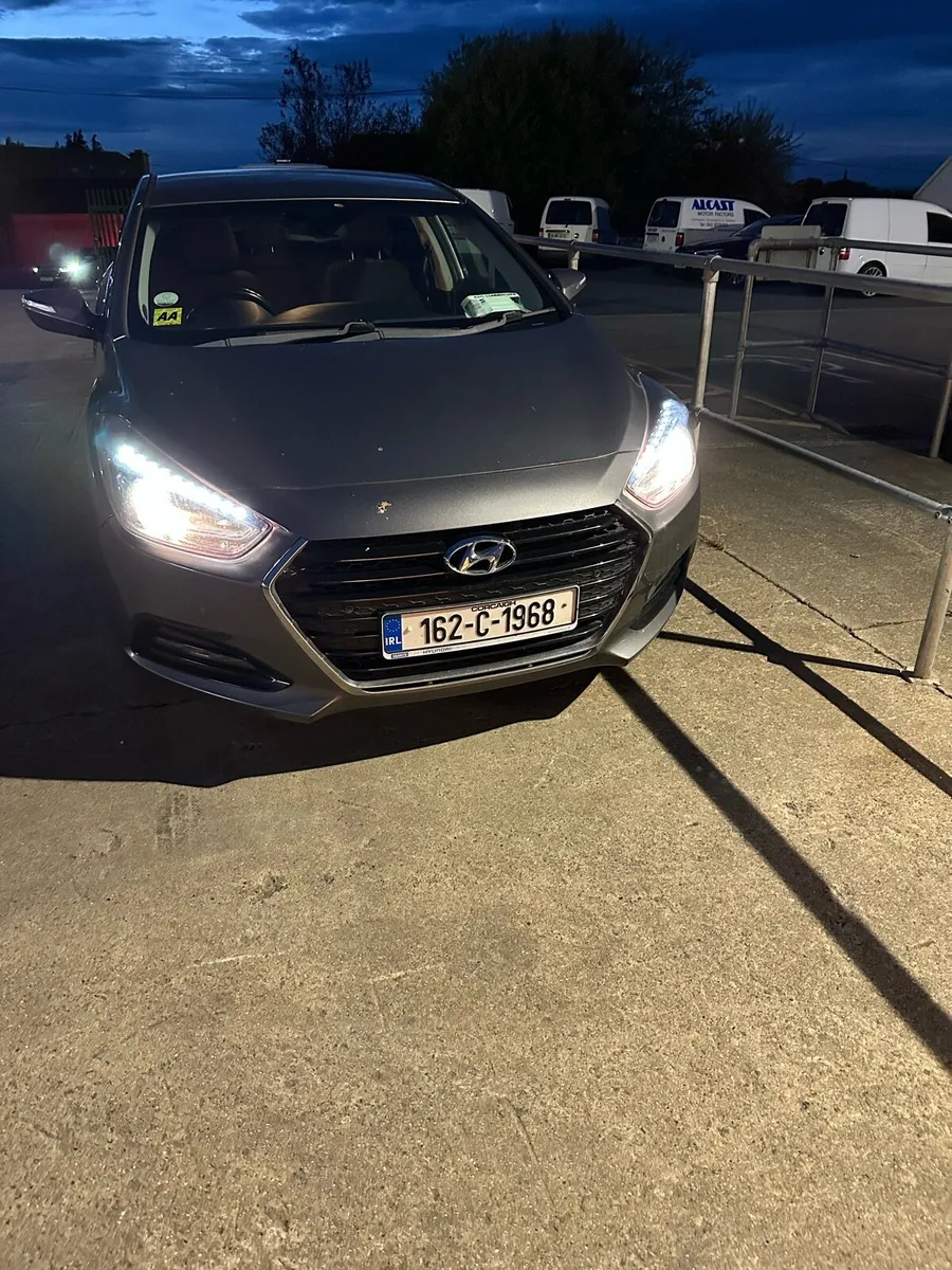 2016 Hyundai i40 diesel ( No Texts) - Image 1