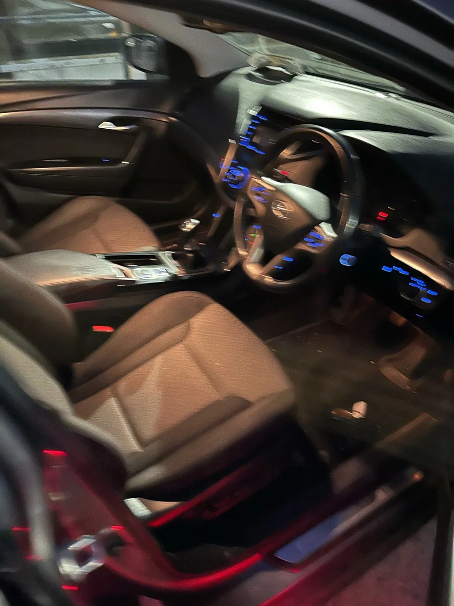 2016 Hyundai i40 diesel ( No Texts) - Image 2