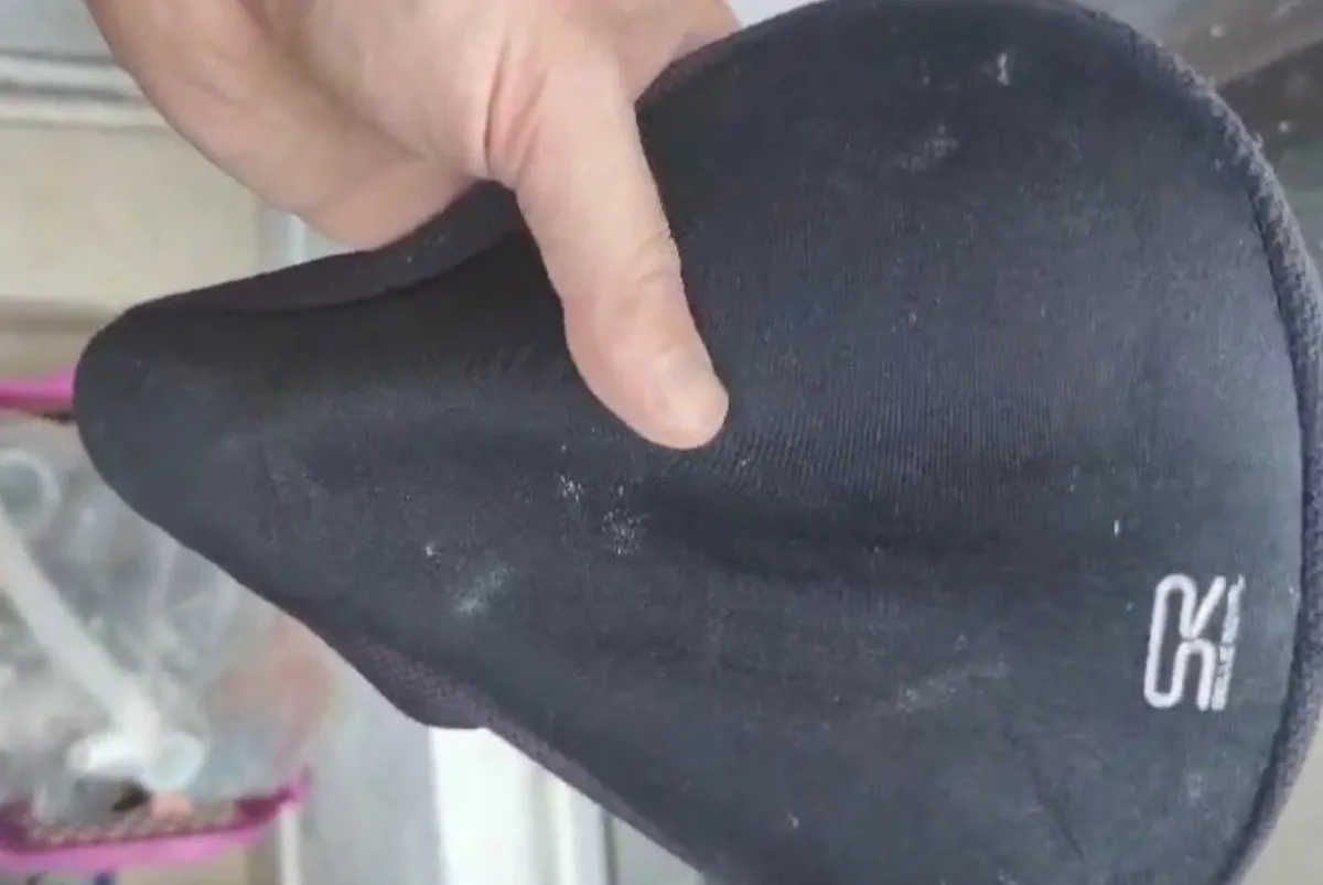 Black Gel Bicycle Saddle Cover - Image 3