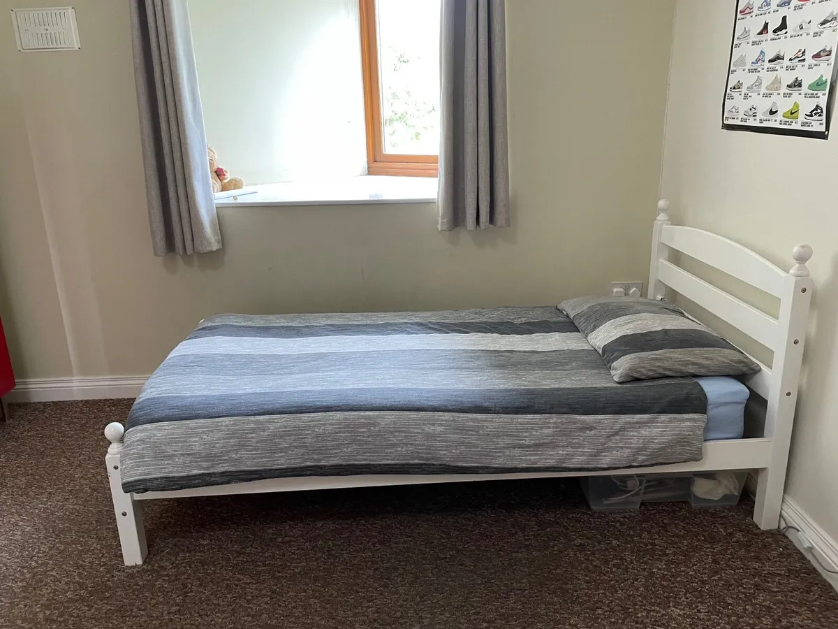 Single bed - Image 2