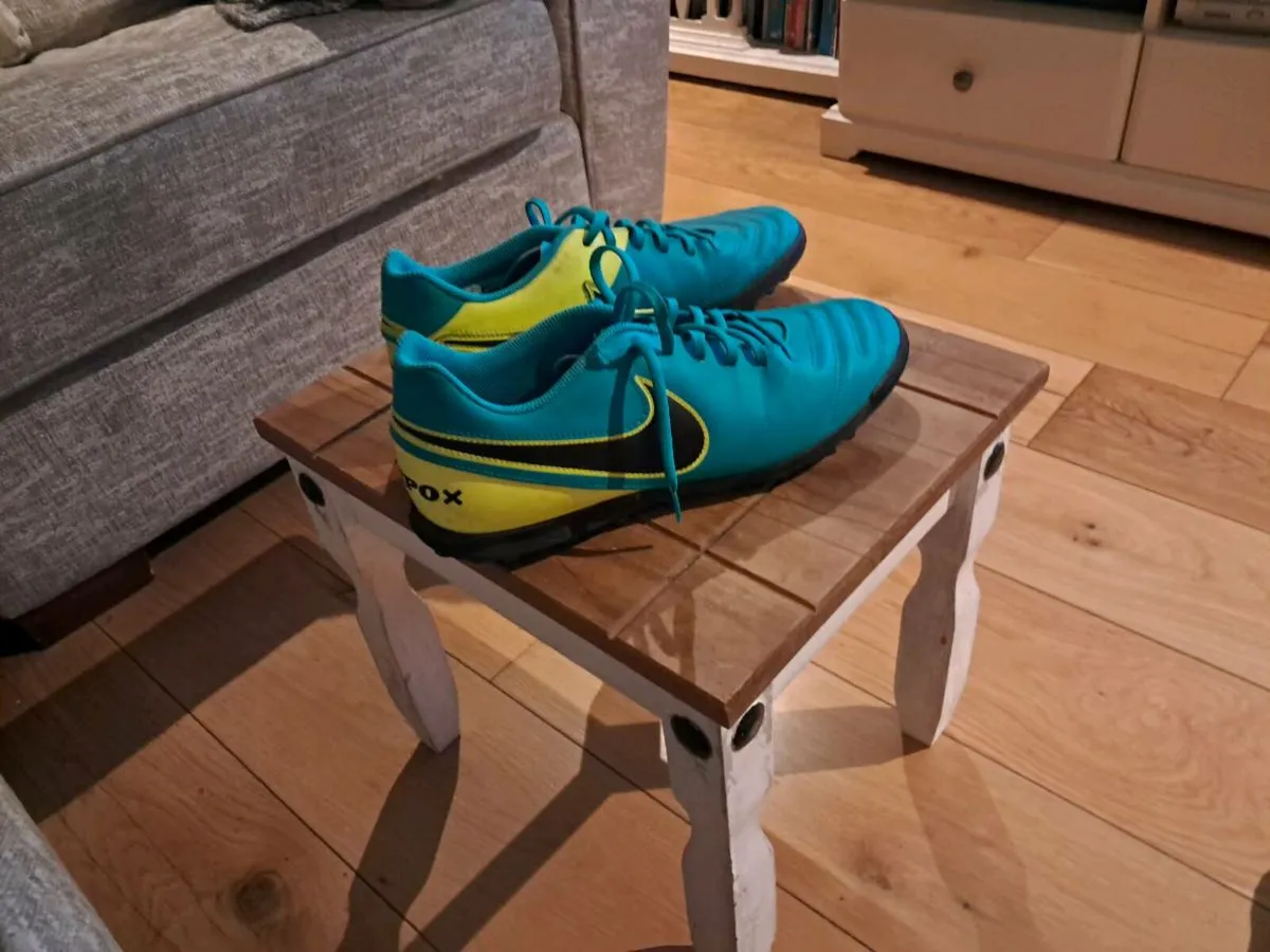 Football boots - Image 1