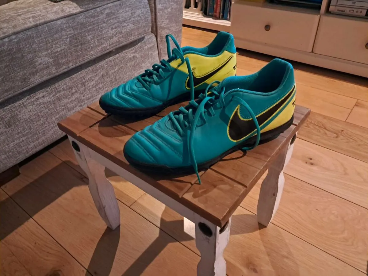 Football boots - Image 3