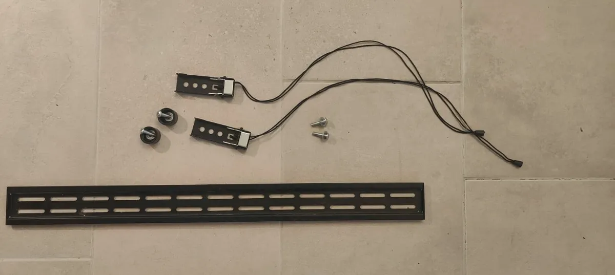 Universal TV Wall Mount for up to 55 TVs - Image 1