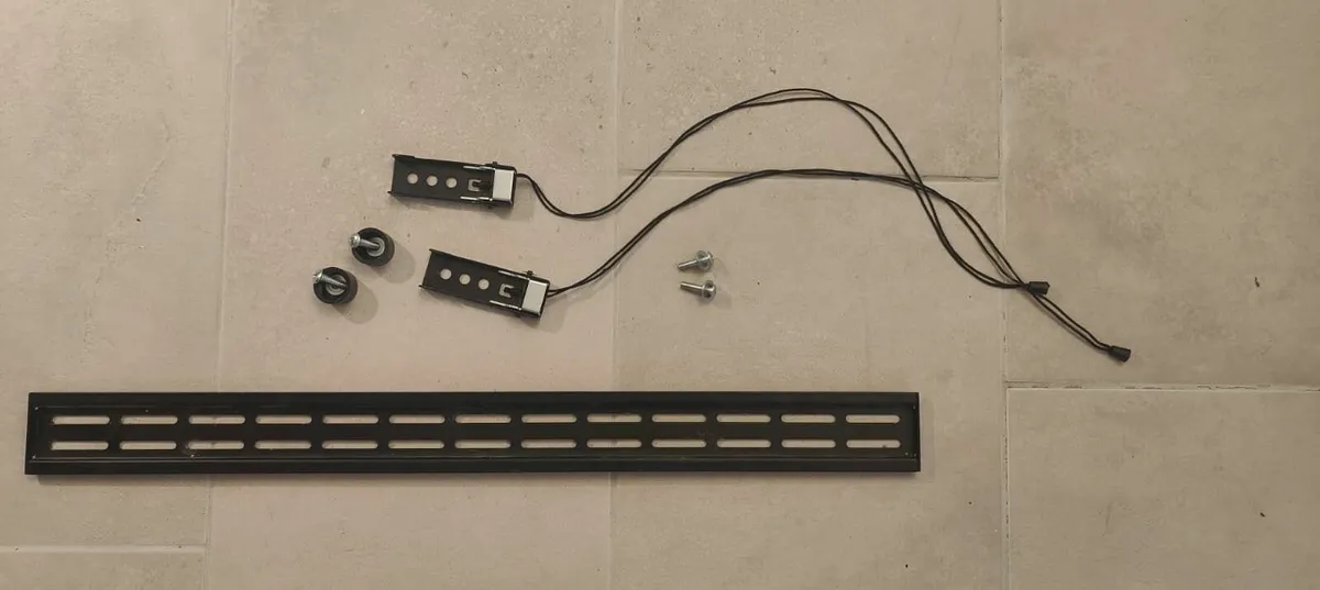 Universal TV Wall Mount for up to 55 TVs - Image 2