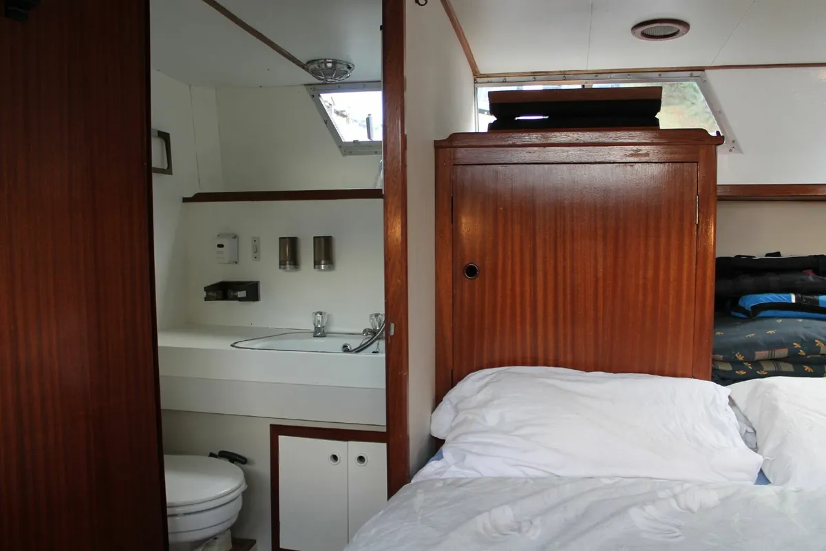 Aft cabin Broom European 35 - Image 4