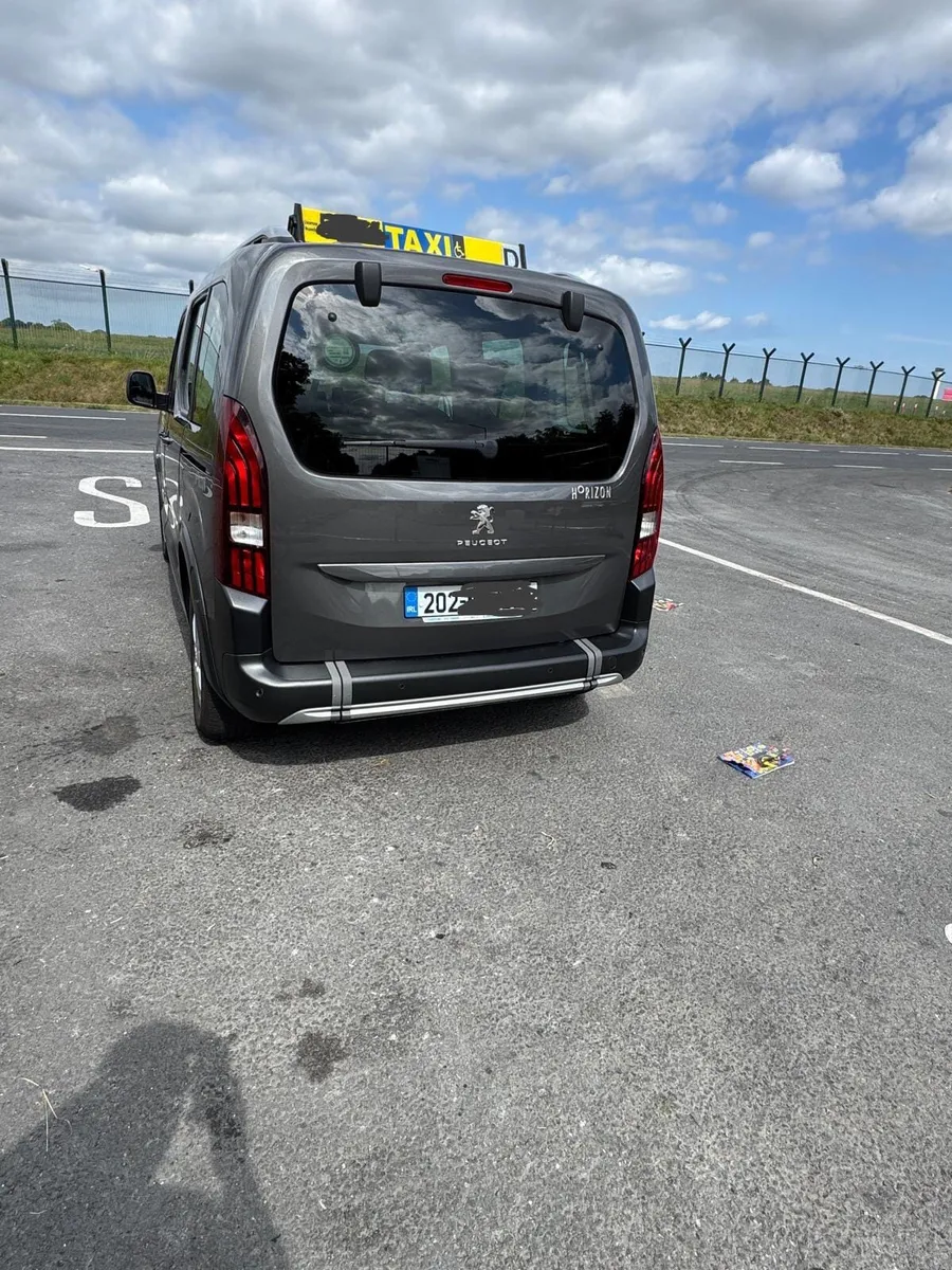 Peugeot Rifter Wheelchair Taxi Spec - Image 3