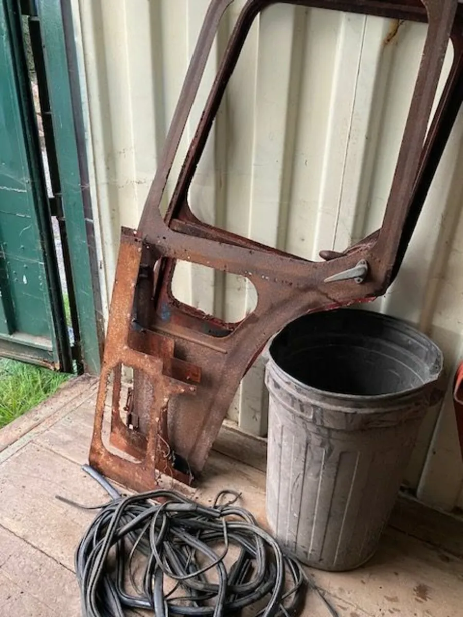Ford 3000 cab parts - Image 2