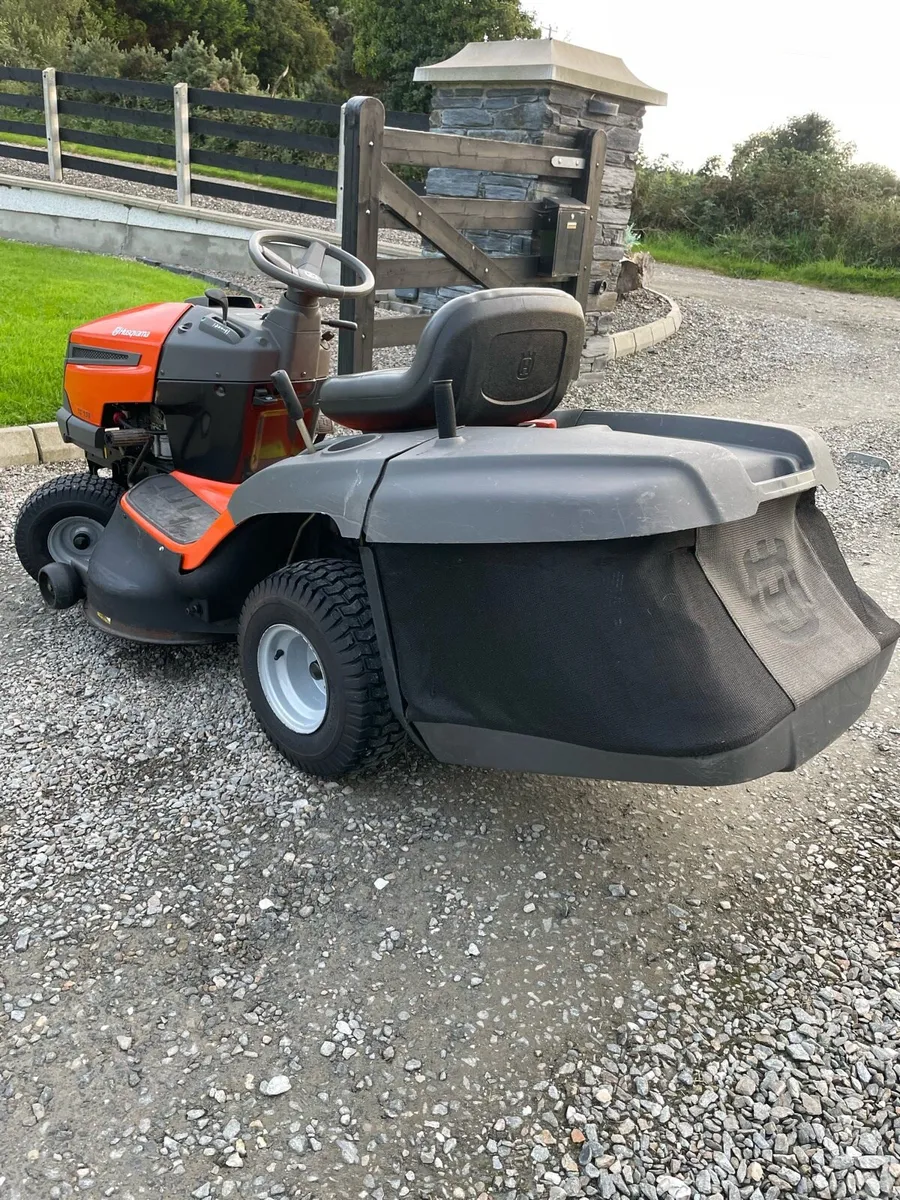 Husqvarna TC138 lawnmower - Image 2
