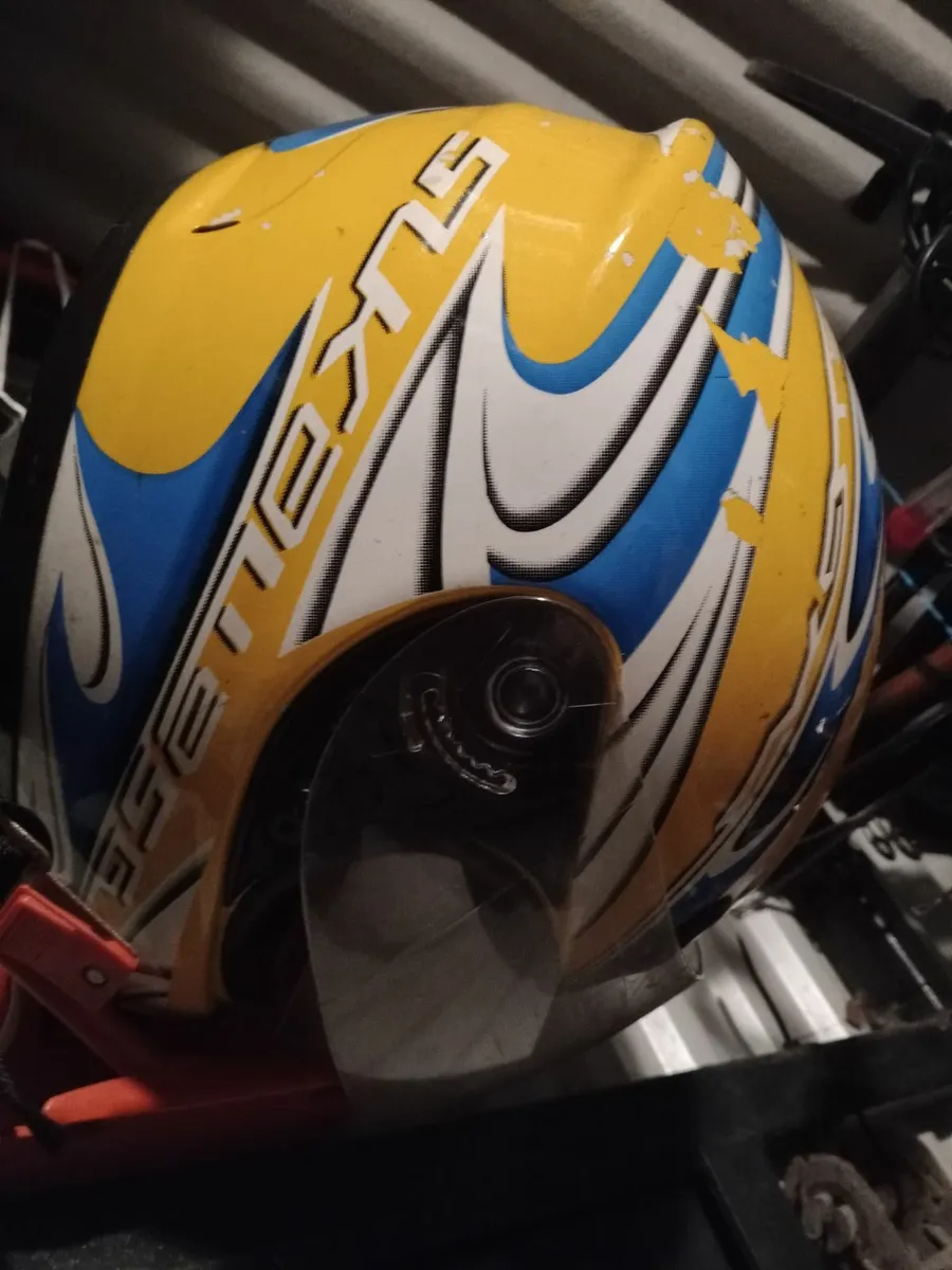 Bike helmet - Image 1