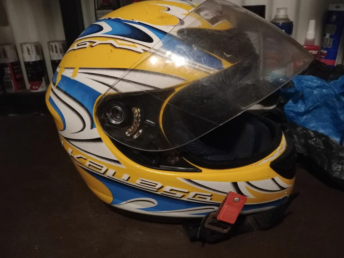 Bike helmet - Image 2