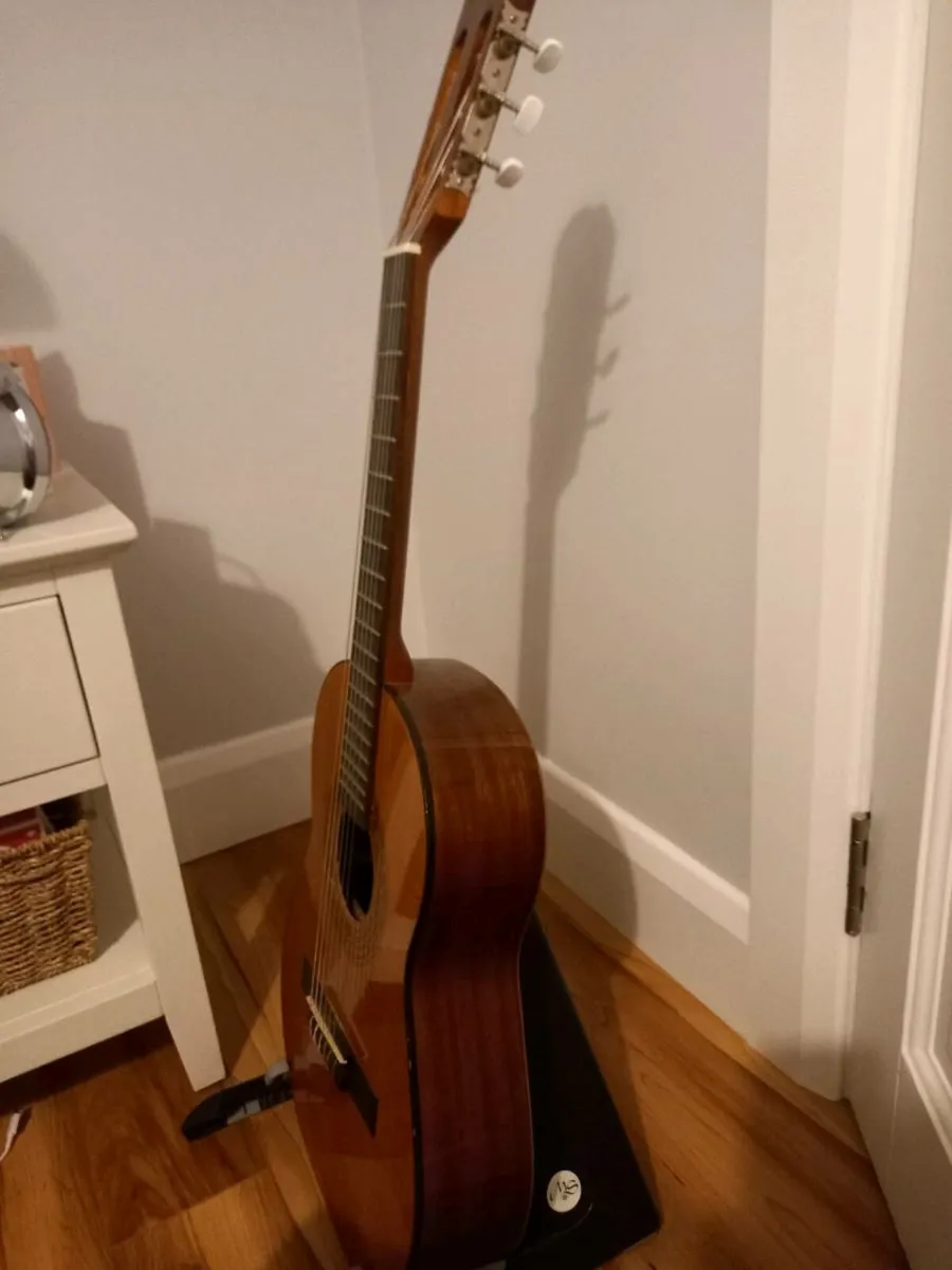 Admira acustic professional guitar - Image 2