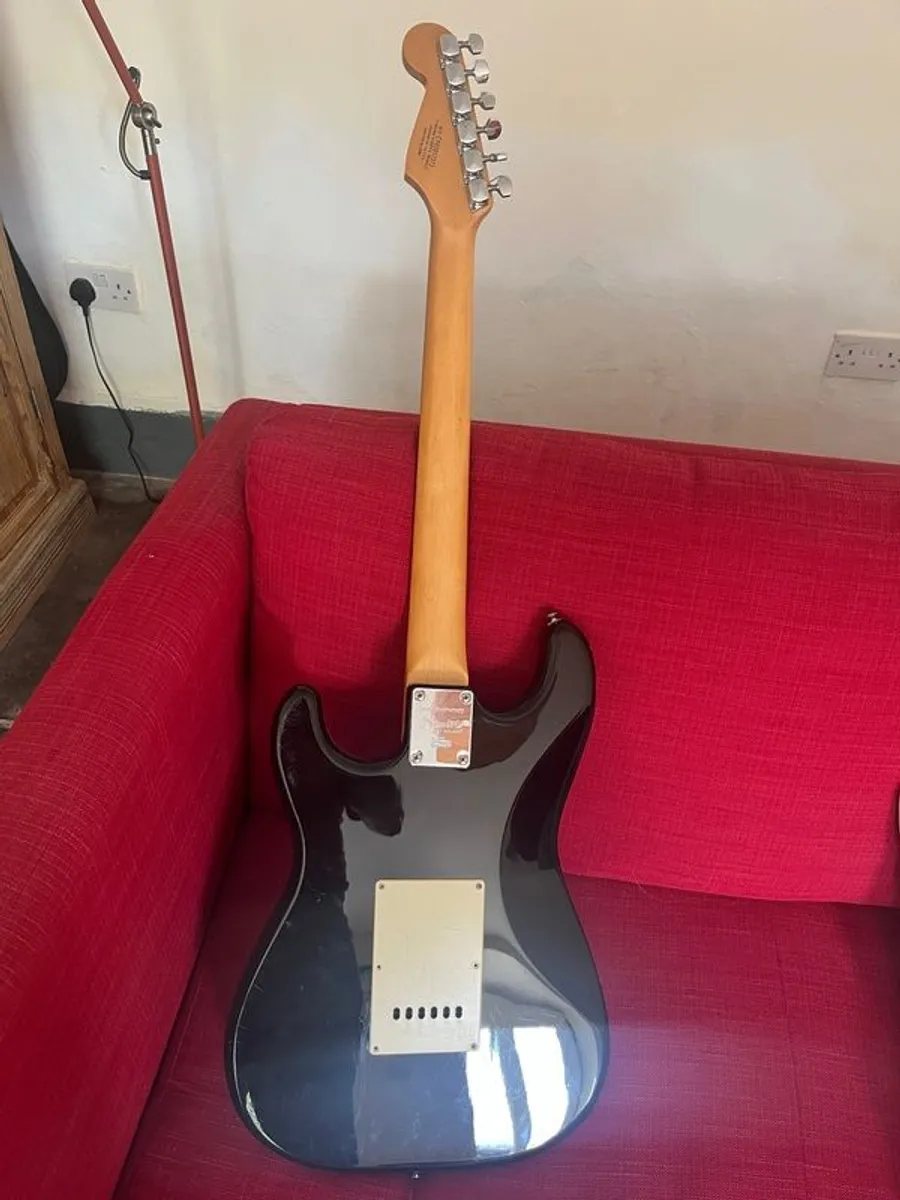 Squier by Fender, Stratocaster - Image 2