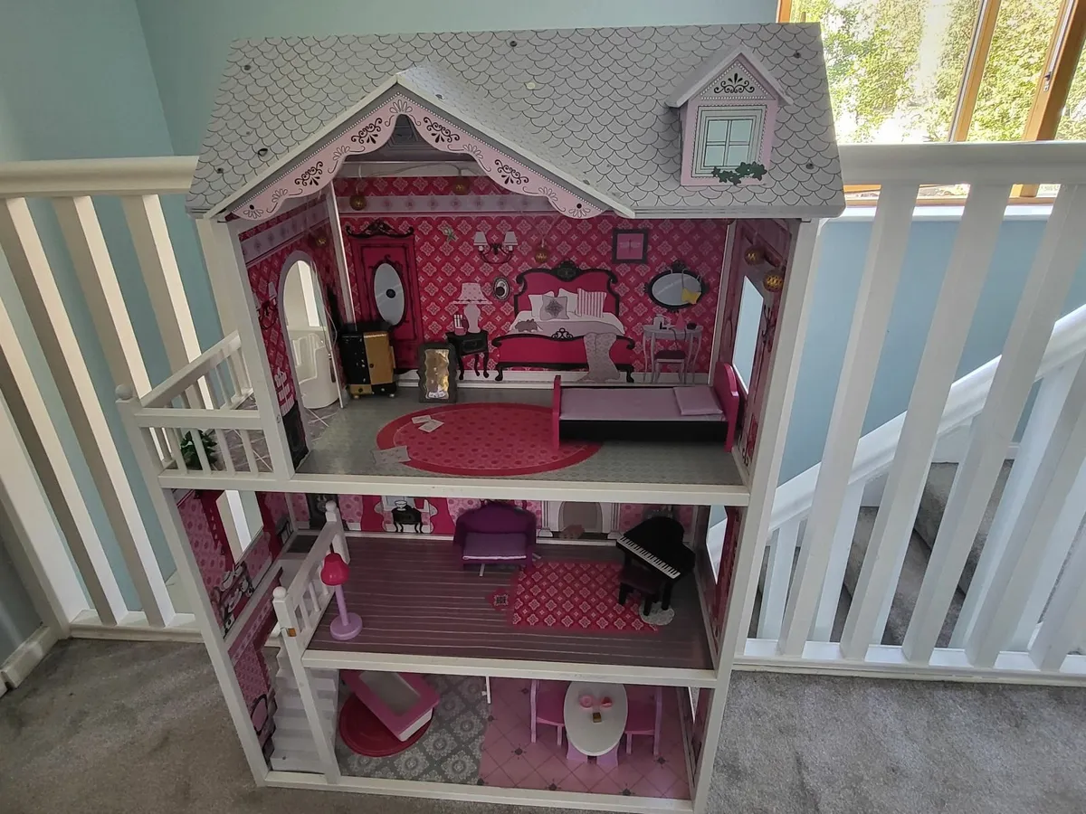 Doll house & Lol dolls - Image 2