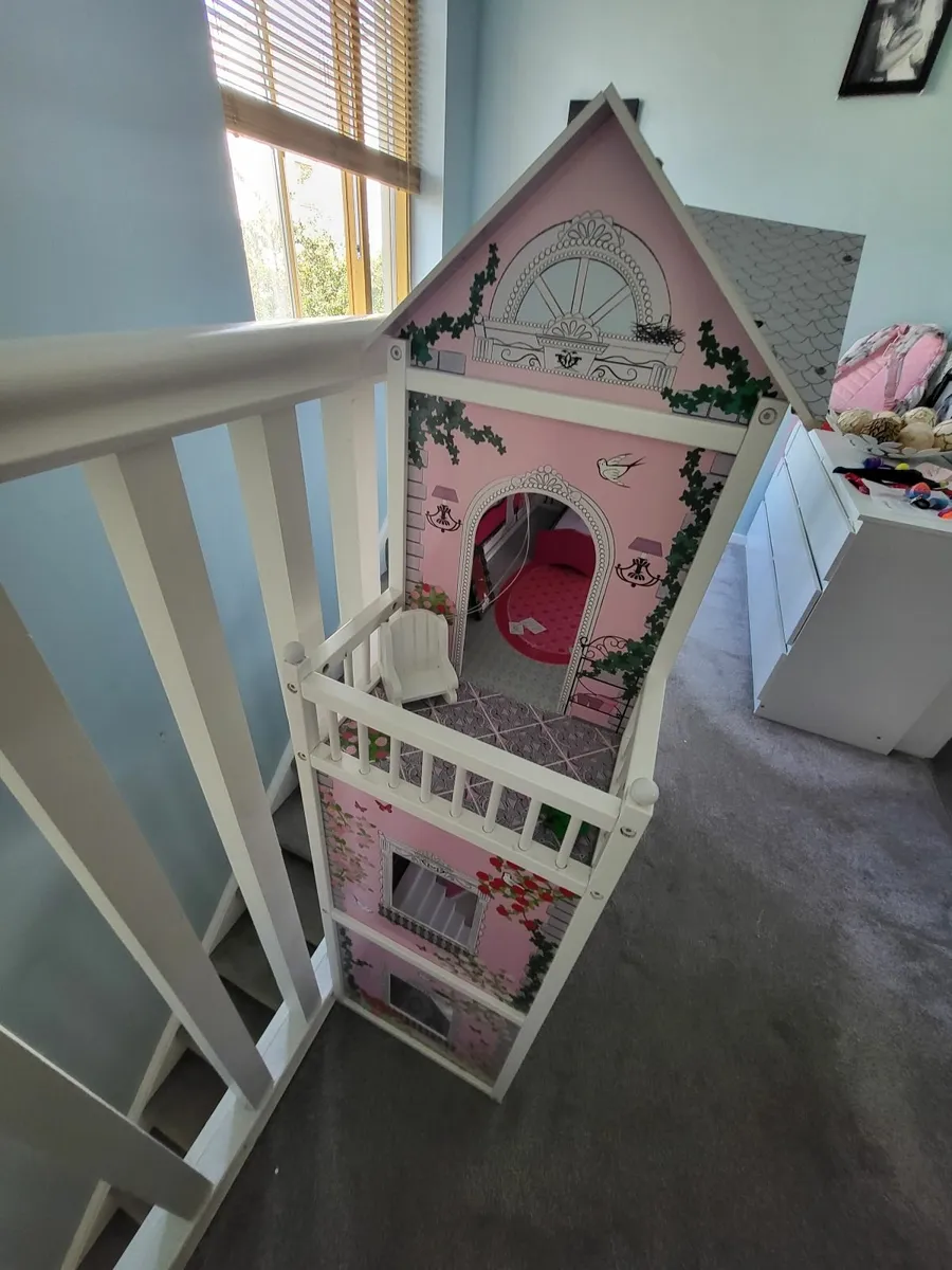Doll house & Lol dolls - Image 3