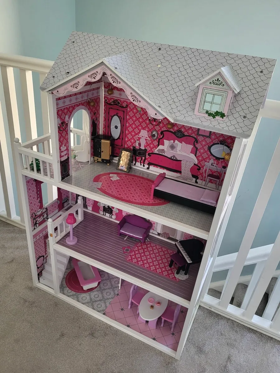 Doll house & Lol dolls - Image 4