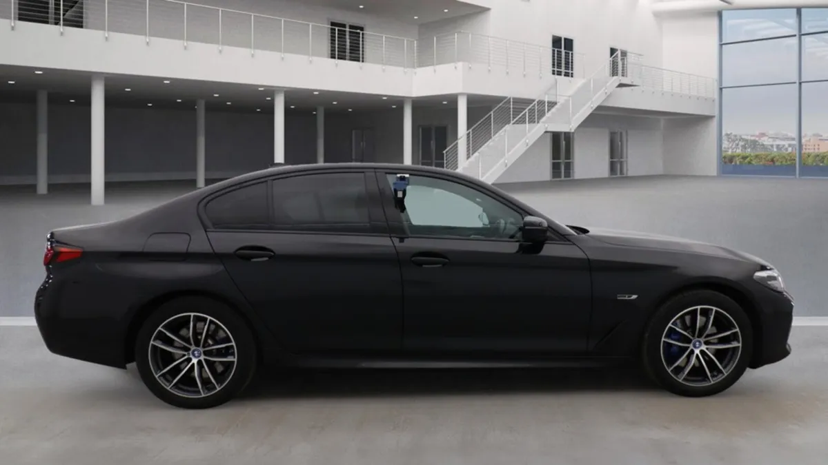 2022 (222 REG) BMW 530e MSPORT - Image 2