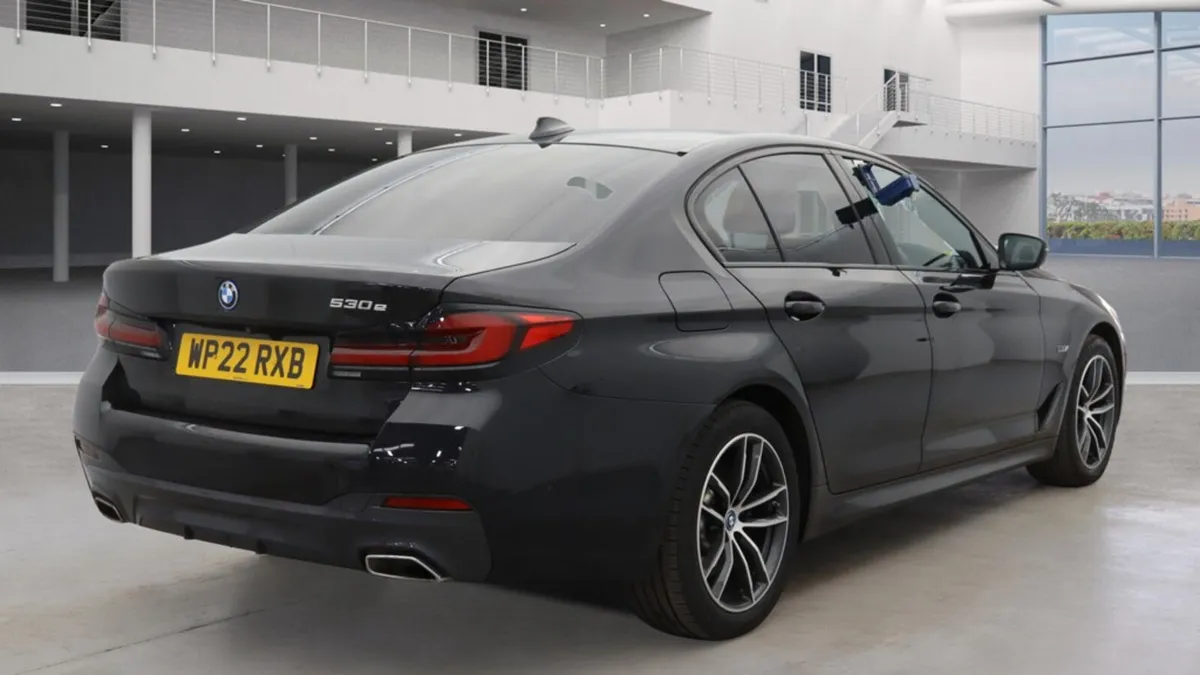 2022 (222 REG) BMW 530e MSPORT - Image 3