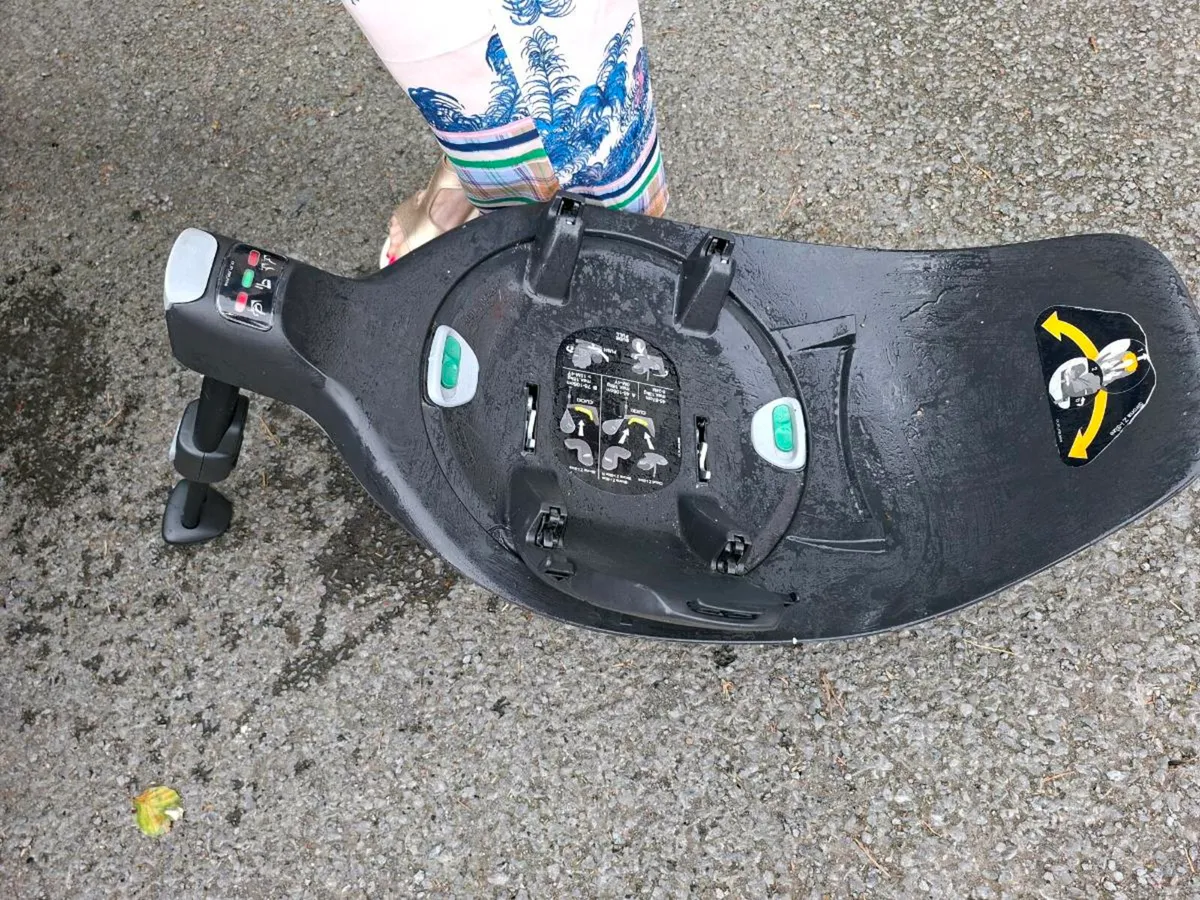 Cybex base for car seat - Image 1