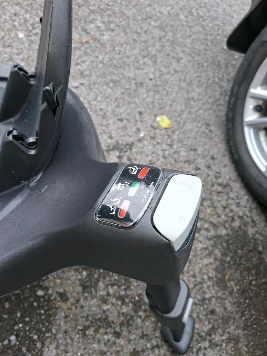 Cybex base for car seat - Image 3
